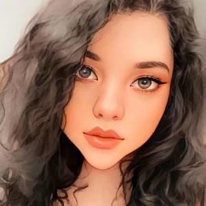 Meet your Posher, Camila